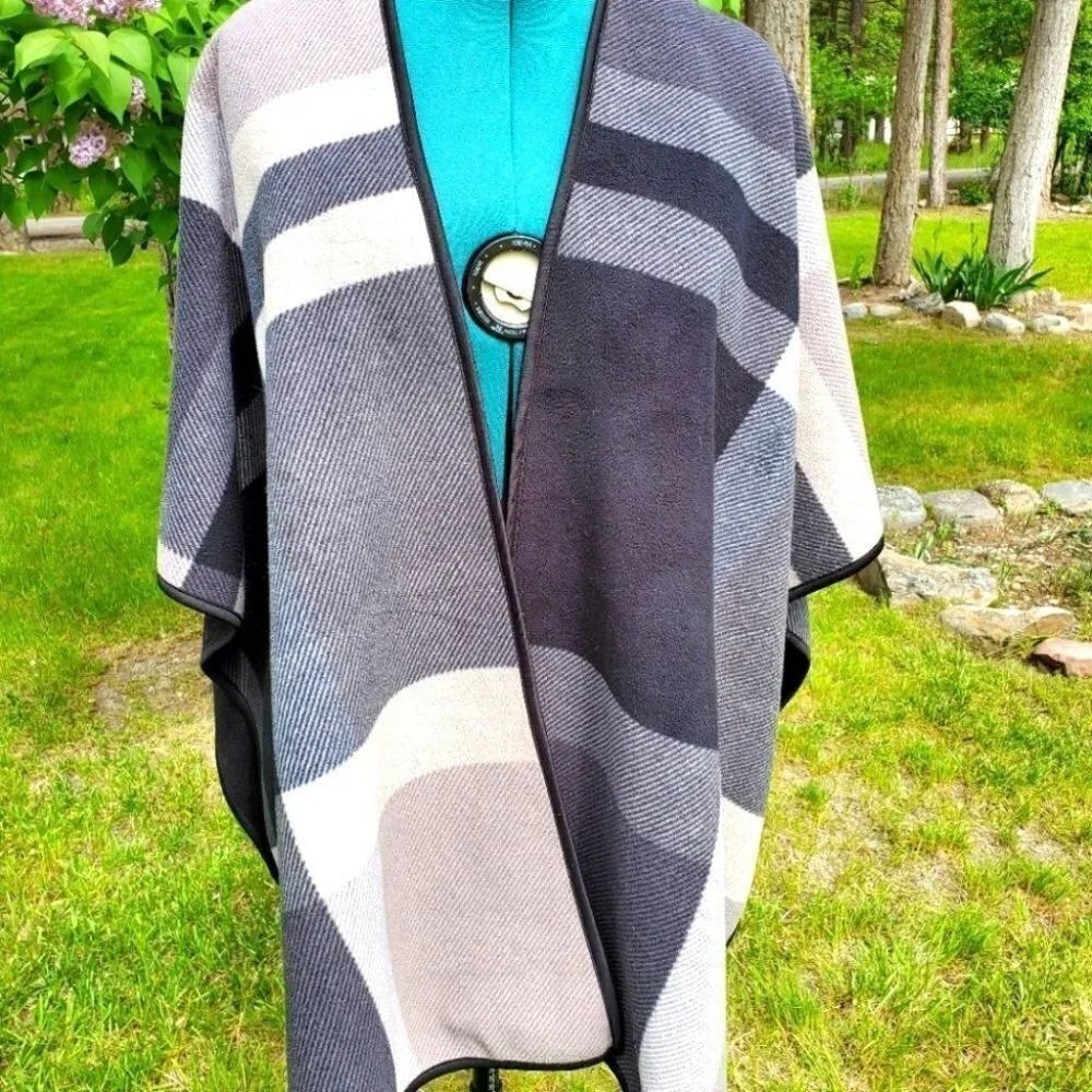 0739. 100% Polyester Fleece Multi-Use Plaid Shawl Wrap ~